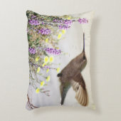 ハミングバードとワイルドフラワーデジタルアート アクセントクッション (正面(垂直))