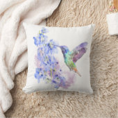 ハミングバードバードとブルーデルフィニウムの花 クッション (ブランケット)