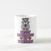 ハムスターに気を取られる コーヒーマグカップ (中央)