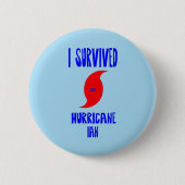 ハリケーン・イアンを生き延びた 缶バッジ (正面)