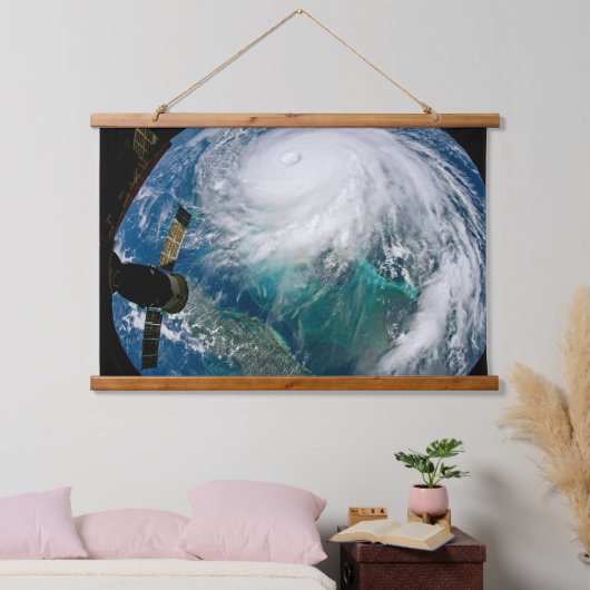 ハリケーン・ドリアンの見解。 吊り下げ型タペストリー (寝室)