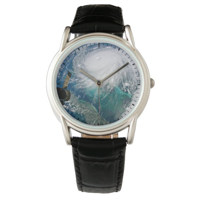 ハリケーン・ドリアンの見解。 腕時計 (正面)