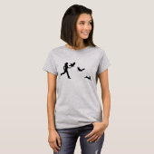 ハリスのタカを飛ばしている女性 Tシャツ (正面フル)