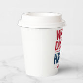 ハリス選挙支援の白人男性　カマラ・ハリス 2024 紙コップ (右)