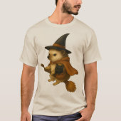 ハリネズミと赤ちゃん黒猫の魔法使いライディング Tシャツ (正面)