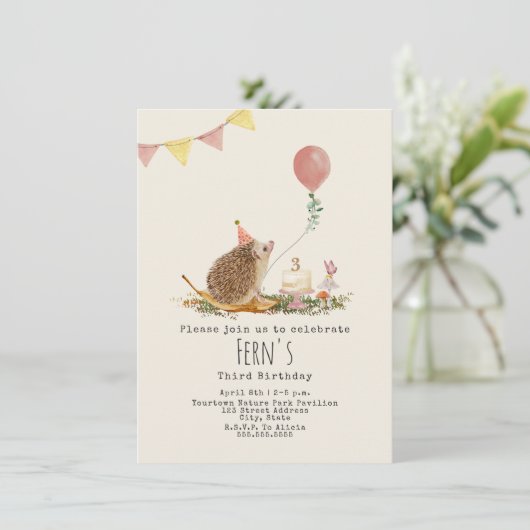 ハリネズミのマッシュルームピンクバルーンフォレスト誕生日 招待状 (スタンド正面)