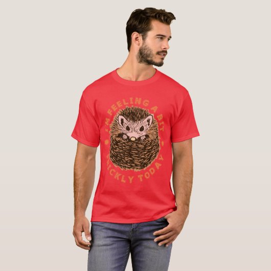 ハリネズミ 今日はちょっとイライラしてるわ レトロ Tシャツ (正面フル)