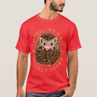 ハリネズミ 今日はちょっとイライラしてるわ レトロ Tシャツ