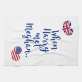 ハリーがメガンに出会った時 |おもしろい王室の結婚s キッチンタオル (横)