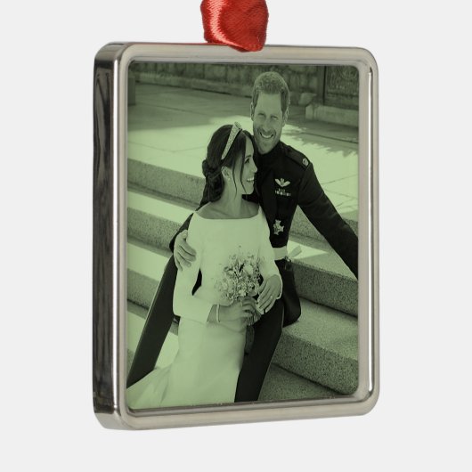 ハリーとメガン結婚のポートレートを様式化 メタルオーナメント (右)