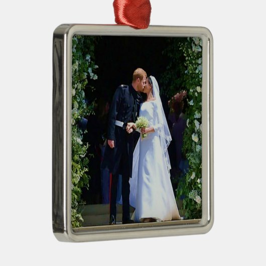 ハリーメガンウェディングデーキスチャペル入り口 メタルオーナメント (右)