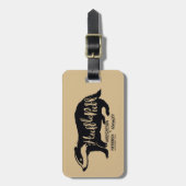 ハリー・ポッターシリーズ| HUFFLEPUFF™のシルエットのタイポグラフィ ラゲッジタグ (正面縦)