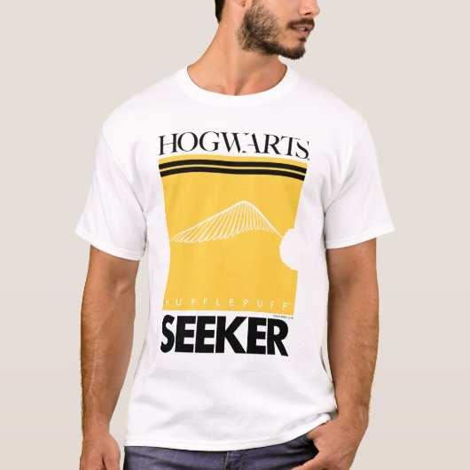 ハリー・ポッターシリーズ| HUFFLEPUFF™の家のQuidditchのシーカー Tシャツ (正面)