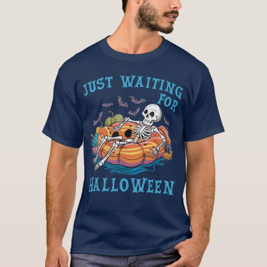 ハロおもしろいウィーを待っているスケルトンのハロウィーン Tシャツ (正面)