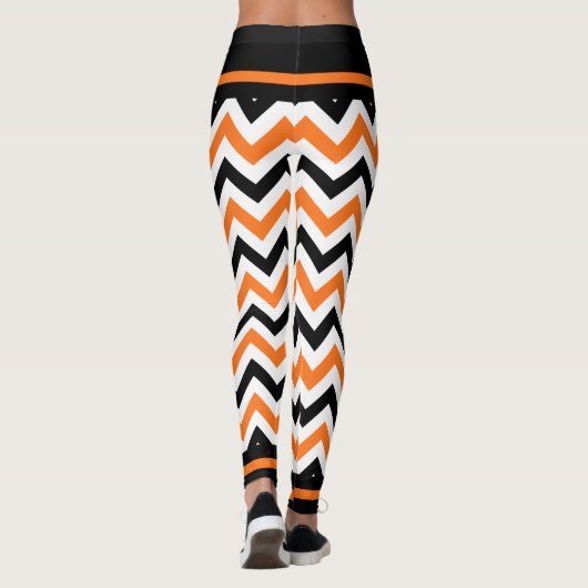 ハロウィンかわいい黒いオレンジシェブロンのレギンス レギンス (裏面)
