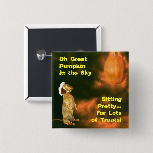 ハロウィンかわいらしの多くのお菓子を食べに座る 缶バッジ (正面&裏面)