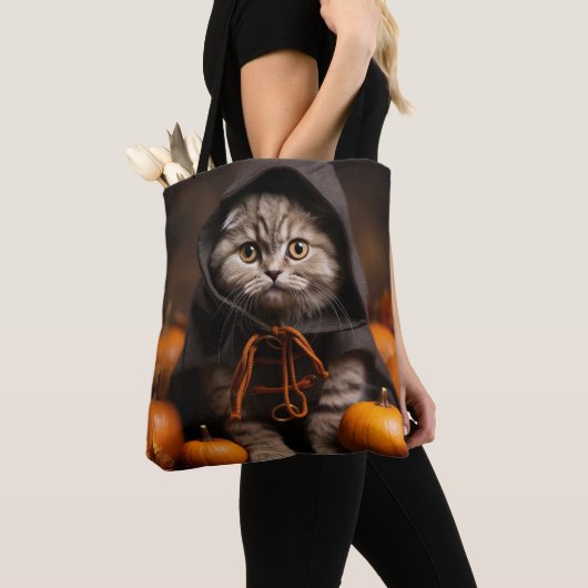 ハロウィンかわいらしブラウン虎猫子猫 トートバッグ (クローズアップ)