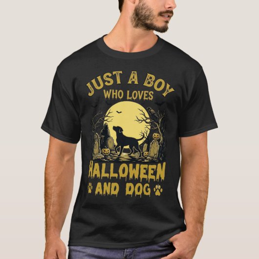 ハロウィンが大好きな少年と満月の犬 Tシャツ (正面)