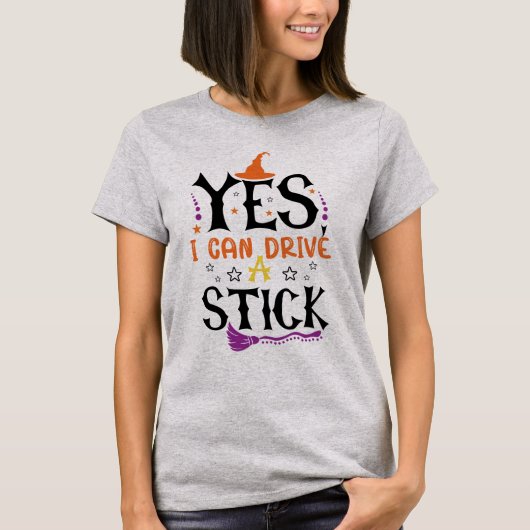 ハロウィンで笑える魔法使いのデザイン ステッキ車運転できます Tシャツ (正面)