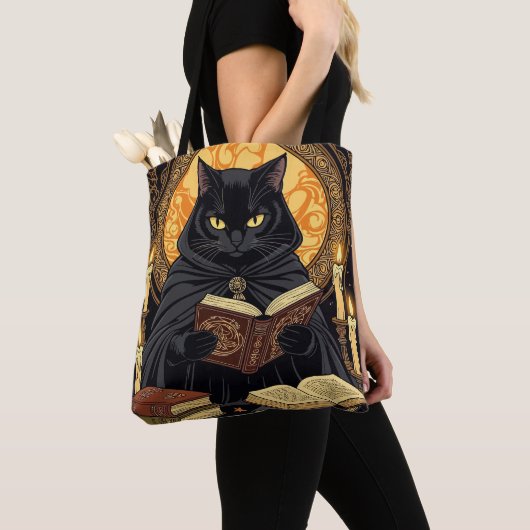 ハロウィンとハードカバー 愛猫の本読み トートバッグ (クローズアップ)