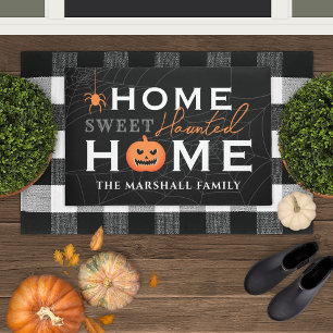 ハロウィンにちなんだオーダーメイドの「Home Sweet Haunted Home」 ドアマット