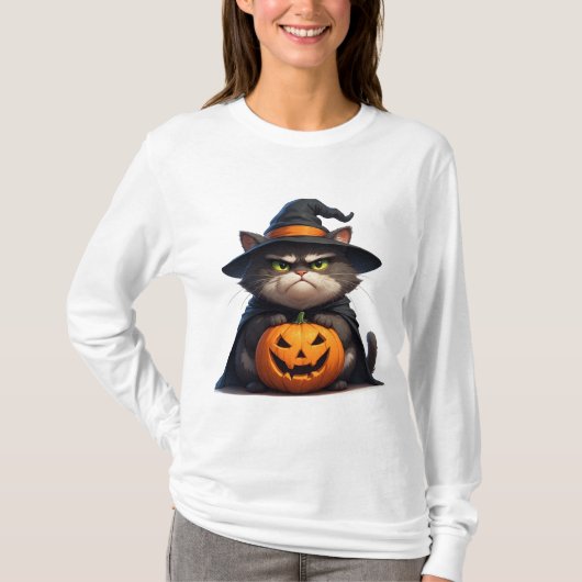 ハロウィンにイライラする猫がカボチャのランタンを掲げる 🎃 Tシャツ (正面)