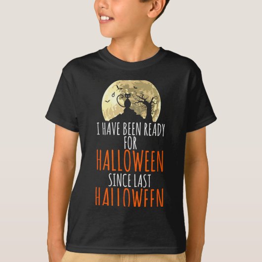 ハロウィンに備えた黒猫と枯れ木 Tシャツ (正面)