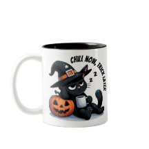 ハロウィンに「今は休んでおくれ - 後でトリックだよ」猫とカボチャ | ハロウィーン