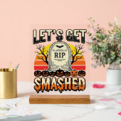 ハロウィンのおもしろい墓場のデザイン Let's Get Smashed アクリルサイン (ウェディング)