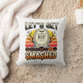 ハロウィンのおもしろい墓場のデザイン Let's Get Smashed クッション (ブランケット)