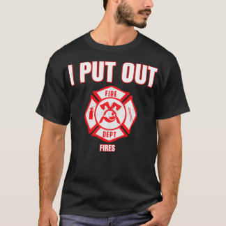 ハロウィンのおもしろい衣装を着た消防士 Tシャツ