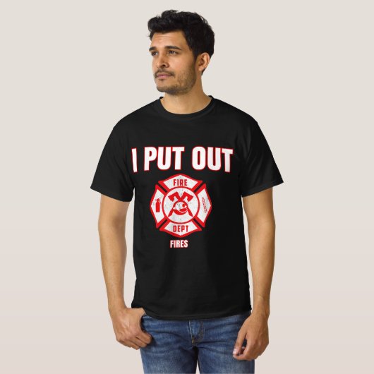 ハロウィンのおもしろい衣装を着た消防士 Tシャツ (正面フル)