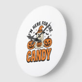 ハロウィンのお化けがお菓子のためにやってきた かわいいビンテージ風_1 ラージ壁時計 (傾斜)