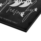 ハロウィンのお化けのシルエットと「Spooky Season」のテキスト カッティングボード (角)