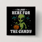 ハロウィンのお菓子だけが楽しみな宇宙人 缶バッジ (正面)