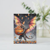 ハロウィンのお菓子を持った生き物 ポストカード (スタンド正面)