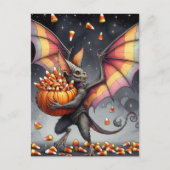 ハロウィンのお菓子を持った生き物 ポストカード (正面)