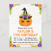 ハロウィンのかぼちゃのコスチュームの誕生日パーティーの白い背景 ポストカード (正面)
