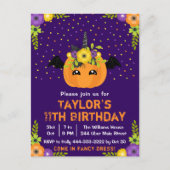 ハロウィンのかぼちゃのコスチュームの誕生日パーティー 紫の背景 ポストカード (正面)