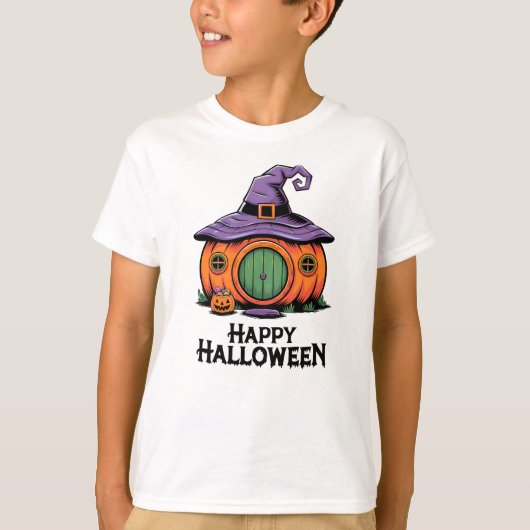 ハロウィンのかぼちゃのコテージと魔女の帽子の屋根 Tシャツ (正面)