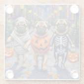 ハロウィンのかぼちゃの桶を持つパグ犬たち ガラスコースター (裏面)