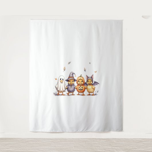 ハロウィンのかわいいアヒルの衣装 タペストリー (正面)