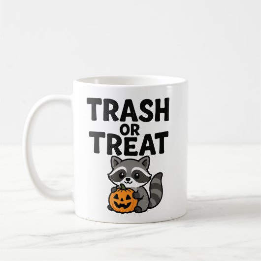 ハロウィンのかわいいアライグマのデザイン コーヒーマグカップ (左)