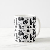 ハロウィンのかわいい手描きの継ぎ目のない模様 コーヒーマグカップ (正面右)