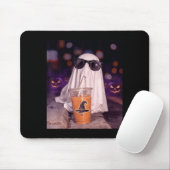 ハロウィンのアイスコーヒーを飲むかっこいい幽霊 マウスパッド (マウス)