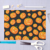 ハロウィンのオレンジ及び黒い漫画のカボチャ- 薄葉紙 (クラフト)