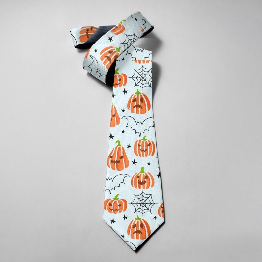 ハロウィンのオレンジ色のかぼちゃ コウモリ クモの巣 ネクタイ