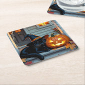 ハロウィンのカボチャの上で眠る黒猫  スクエアペーパーコースター (アングル)