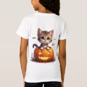 ハロウィンのカボチャの中の子猫 🎃 Tシャツ (裏面)