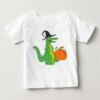 ハロウィンのカボチャを持つわに魔法使い ベビーTシャツ